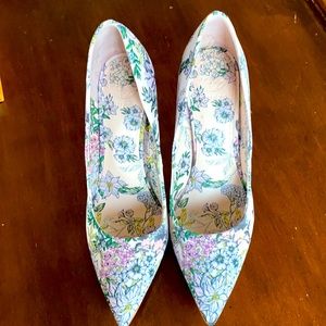 Guess Floral Pumps